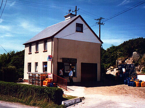 The Post Office in 1995; this is some way from the harbour on the hill out of town.